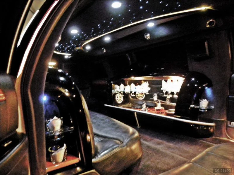 2011 Lincoln Towncar in Laage 7