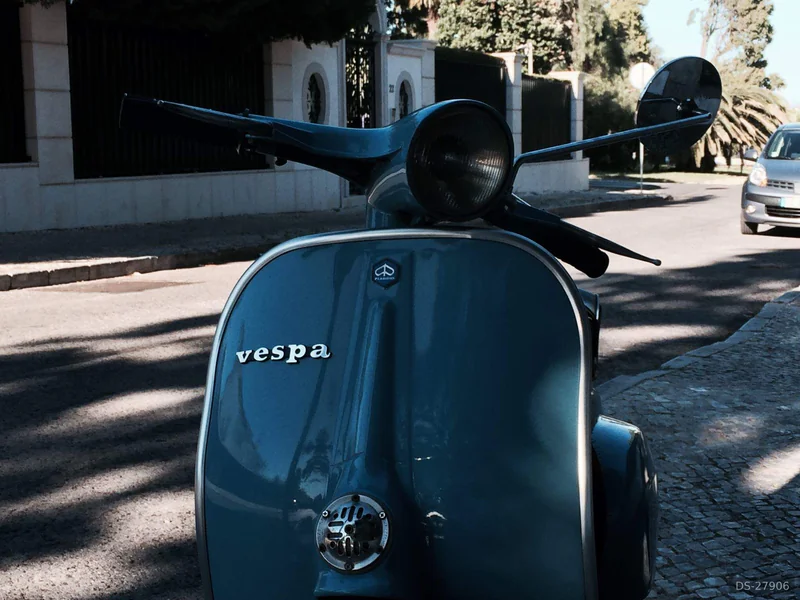 1976 Vespa 50S in Lisboa 3