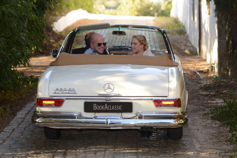 1966 Mercedes-Benz 220 SEB Cabriolet in Loulé 2