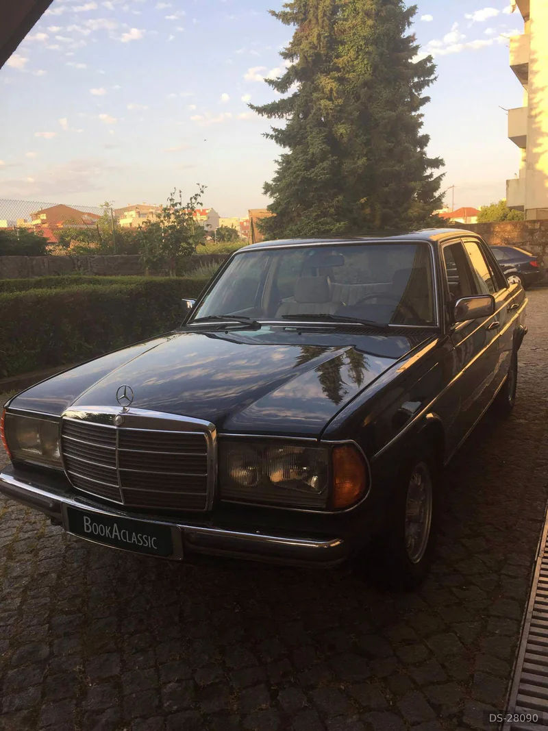 1982 Mercedes-Benz 300 D in Porto 2
