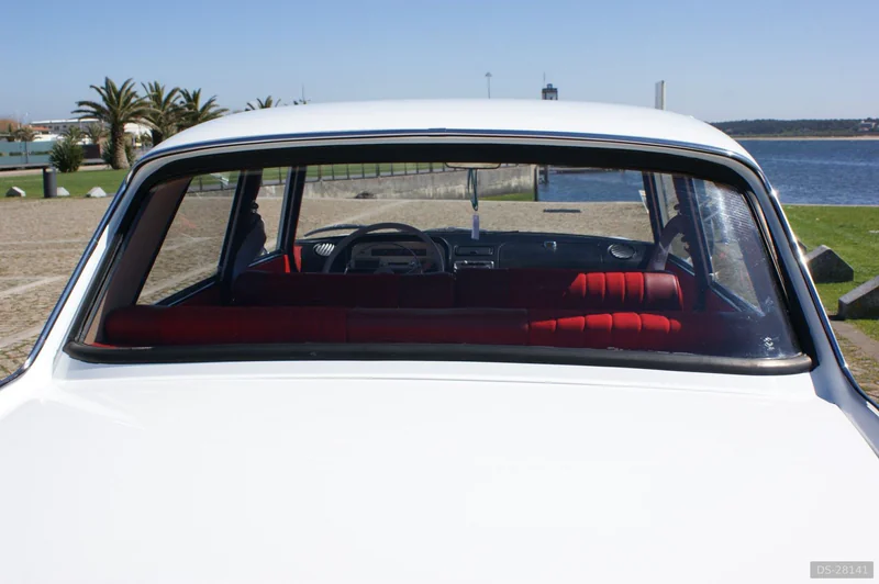 1963 Peugeot 404 in Esposende 5