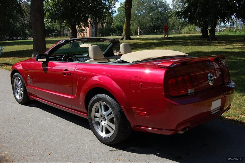 2006 Ford Mustang in Valbo 2