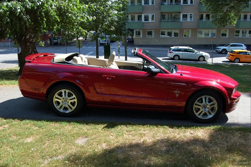 2006 Ford Mustang in Valbo 5