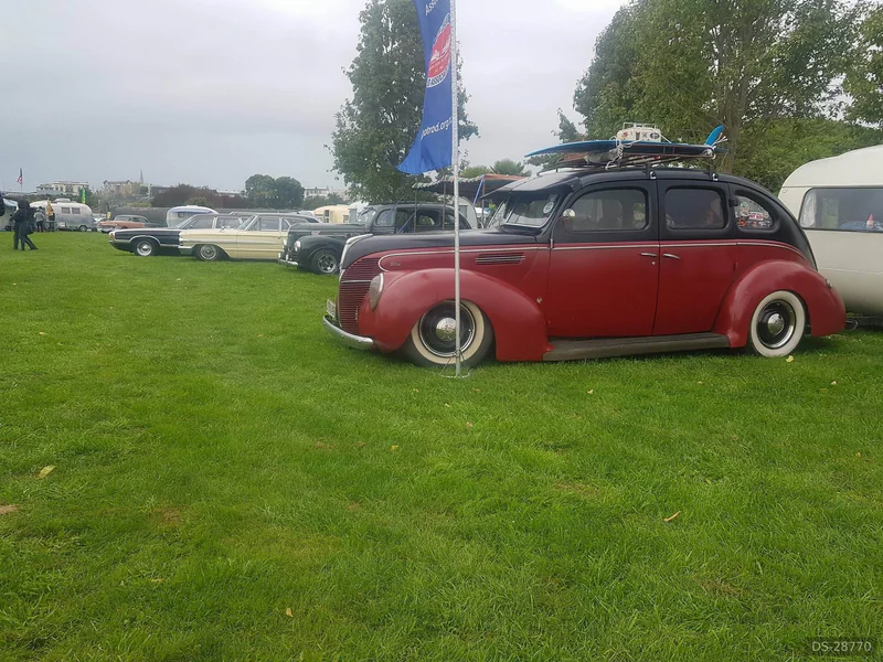 1939 Ford Deluxe in Timaru 3