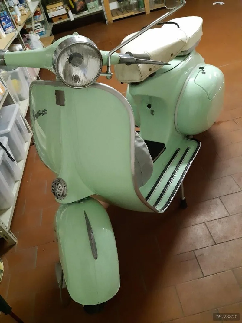 1960 Piaggio Vespa 150 VBB in Roma 2