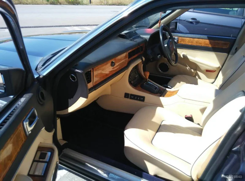 1990 Jaguar Daimler in Manfredonia 3