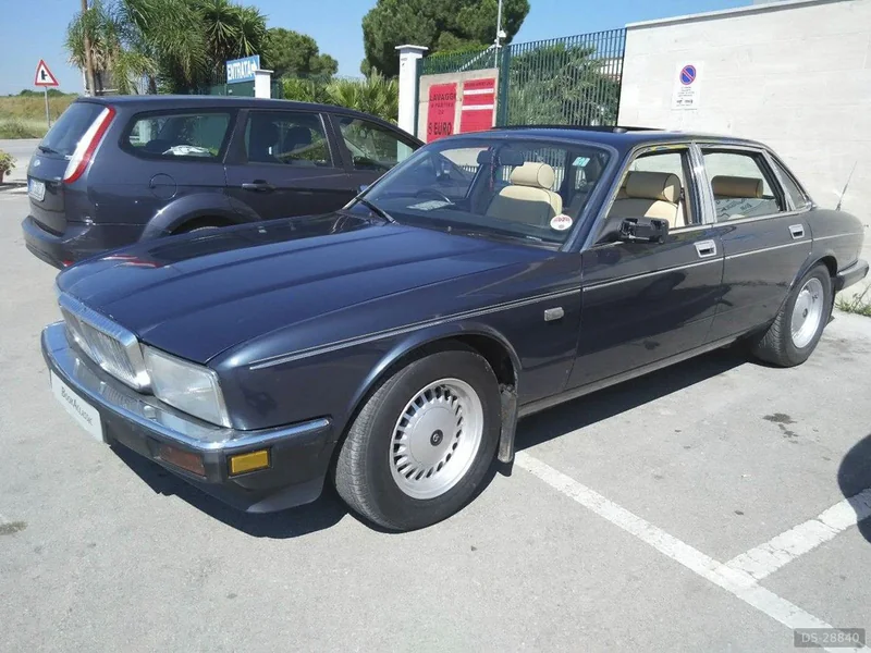 1990 Jaguar Daimler in Manfredonia 4