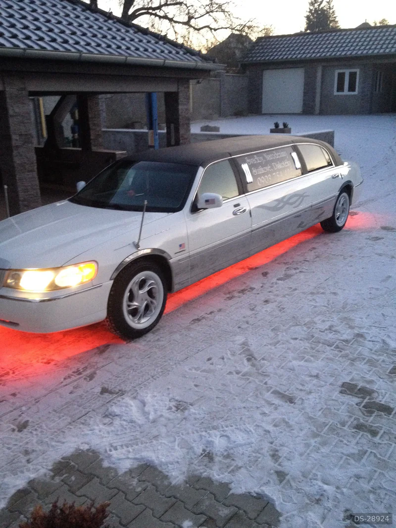 2001 Lincoln Limuzina Town Car in Dedinka 6