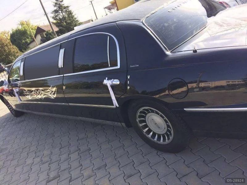 2001 Lincoln Limuzina Town Car in Dedinka 5