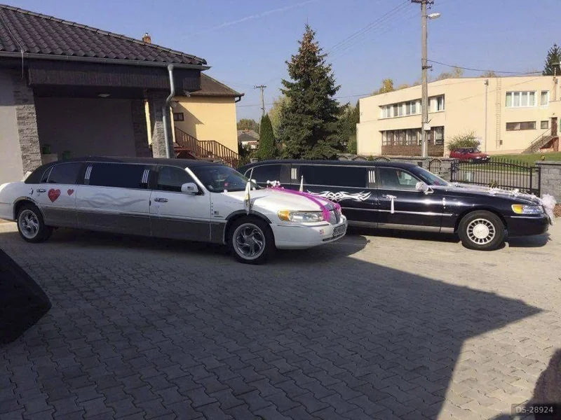 2001 Lincoln Limuzina Town Car in Dedinka 7