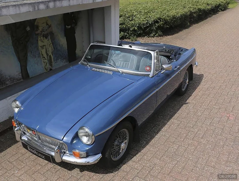 1968 MG B Roadster in Weybridge 4