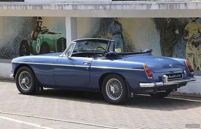 1968 MG B Roadster in Weybridge 7