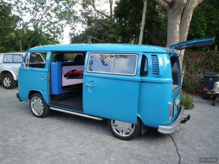 1975 Volkswagen Blue Kombi in Cape Town 4
