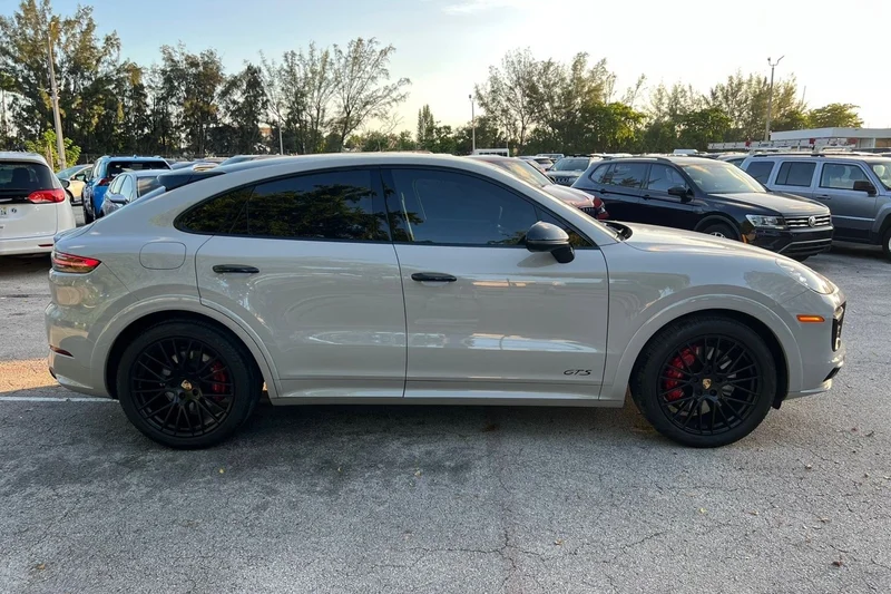 2023 Porsche Cayenne GTS Coupe 3