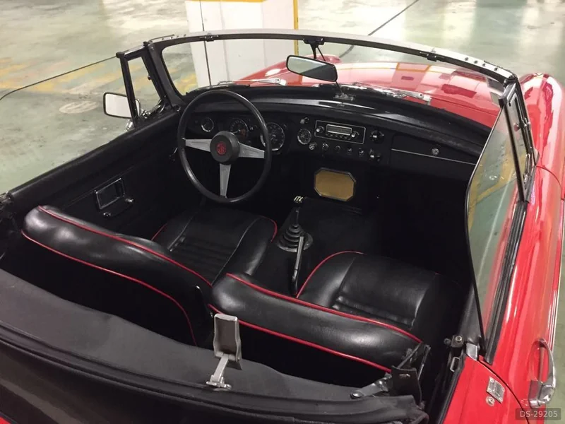 1971 MG B in Linda-a-Velha 2