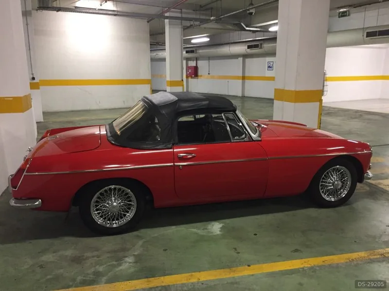 1971 MG B in Linda-a-Velha 3