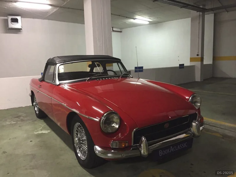 1971 MG B in Linda-a-Velha