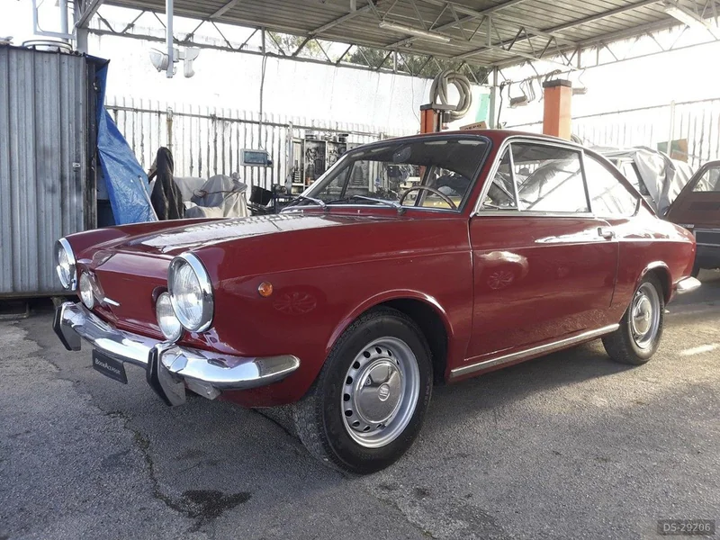 1970 Fiat 850 Coupe Sport in Procida 3