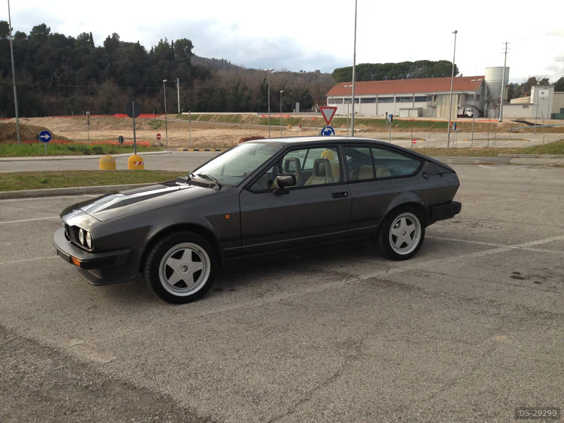 1983 Alfa Romeo Gtv6 in Castelraimondo 2