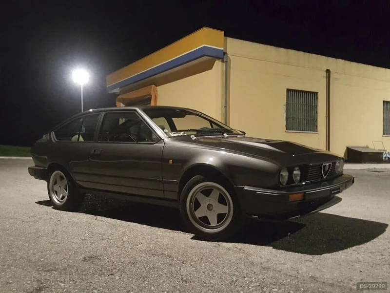 1983 Alfa Romeo Gtv6 in Castelraimondo 1