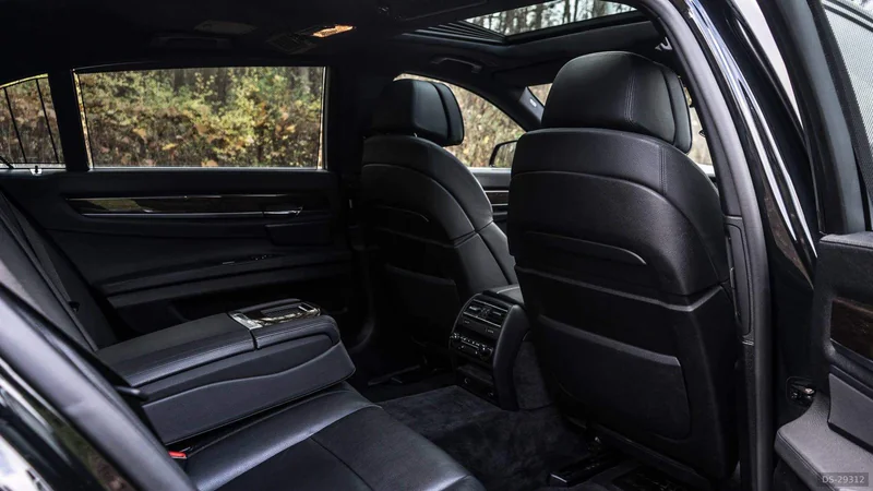 2010 BMW 730 Limousine model