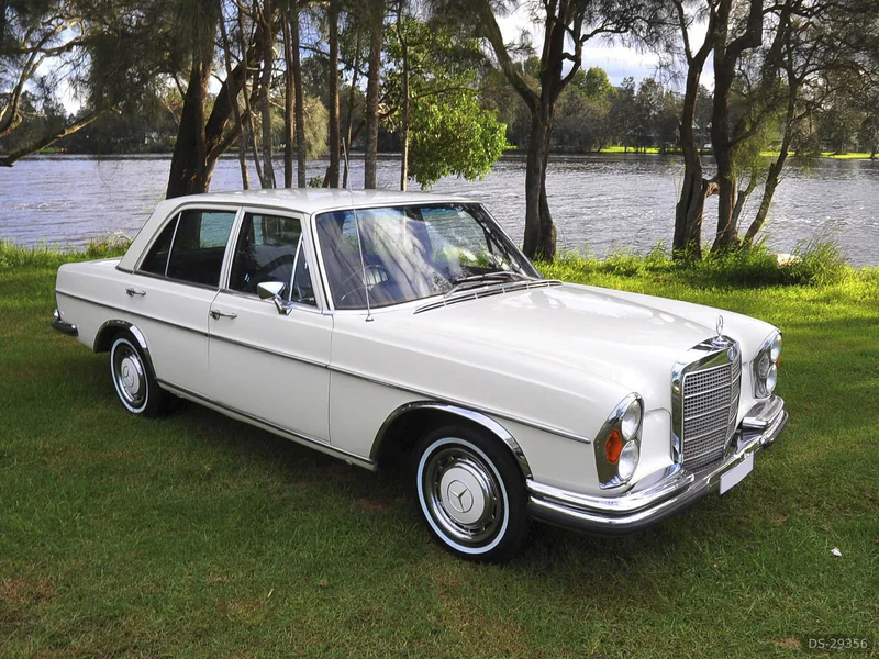 1971 Mercedes-Benz 280se in Gorokan 3