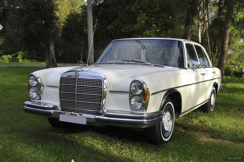 1971 Mercedes-Benz 280se in Gorokan 1