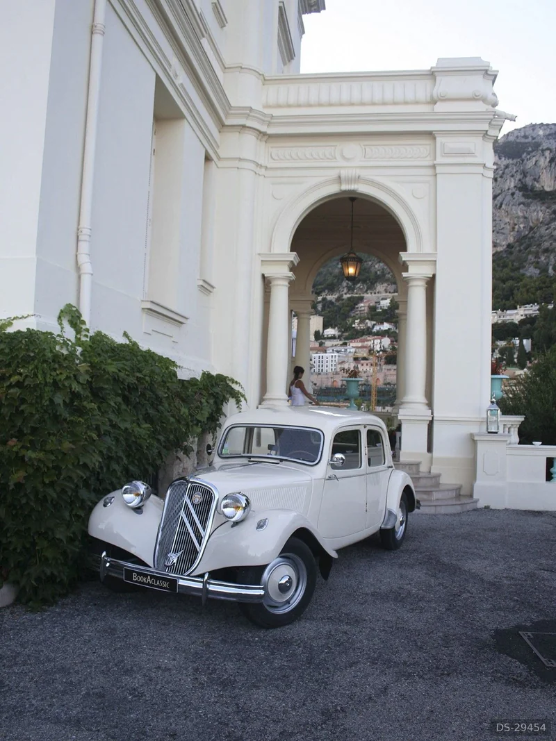 1952 Citroen Traction Avant 11bl in Grasse 5