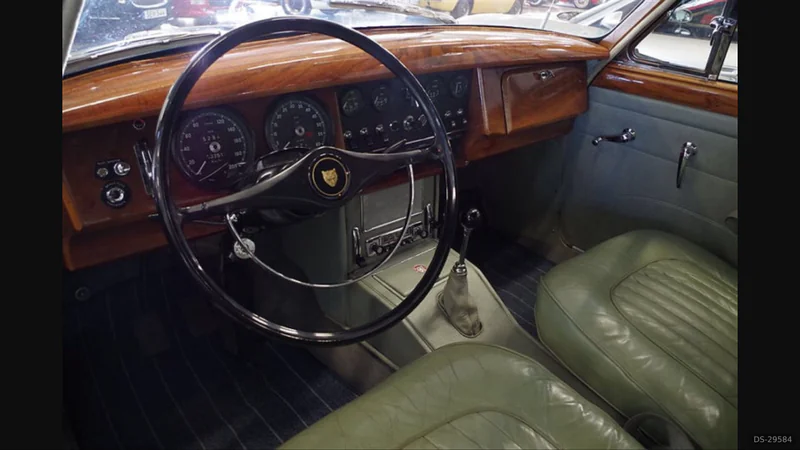 1967 Jaguar Mk2 in Rudná 4