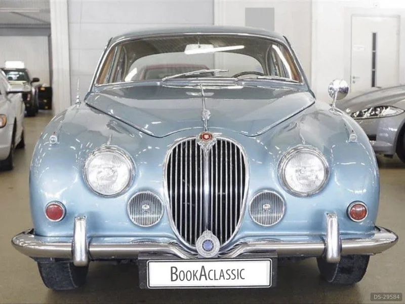 1967 Jaguar Mk2 in Rudná 3