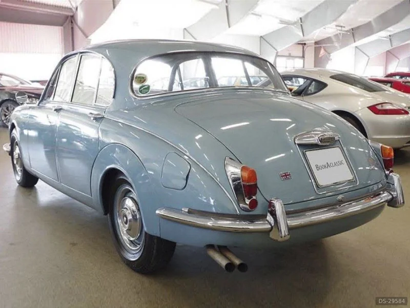 1967 Jaguar Mk2 in Rudná 2