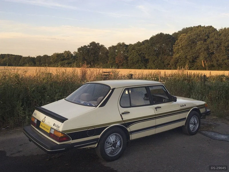 1984 Saab 900 Turbo in Slough 5