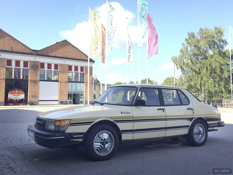 1984 Saab 900 Turbo in Slough 7