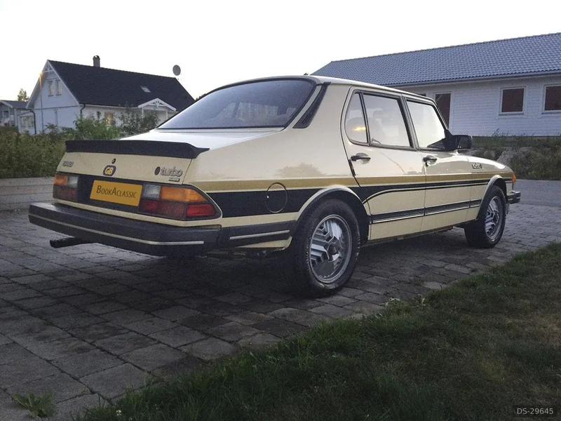 1984 Saab 900 Turbo in Slough 2