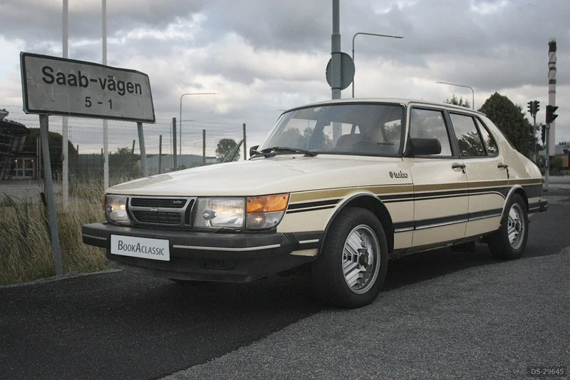 1984 Saab 900 Turbo in Slough 1