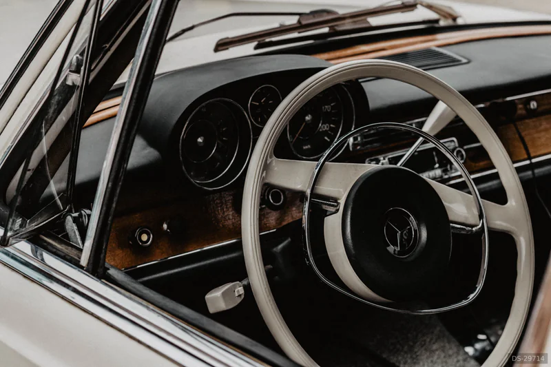 1968 Mercedes-Benz W108 280se in Toulouse 6