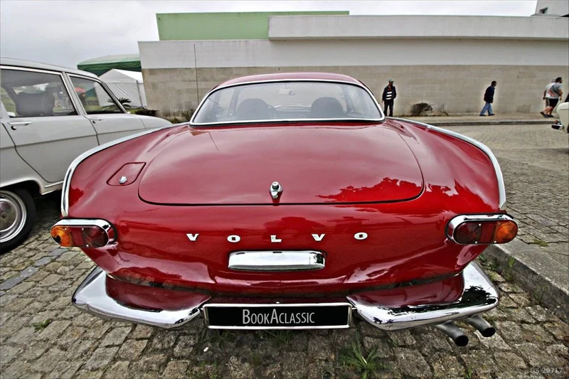 1961 Volvo P1800 in Porto 2