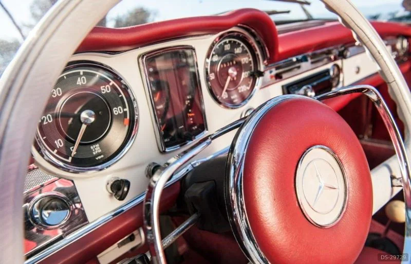 1966 Mercedes-Benz 250SL in Nice 9