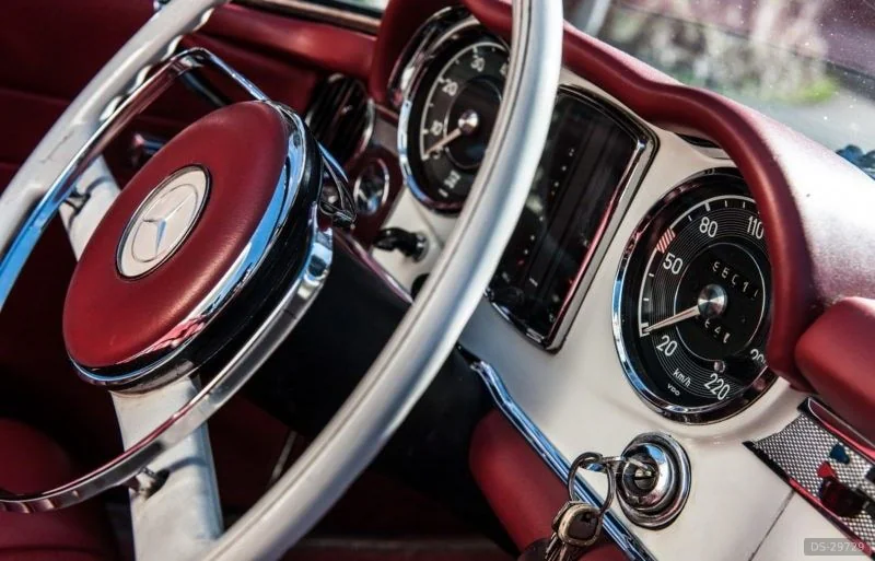 1966 Mercedes-Benz 250SL in Nice 8