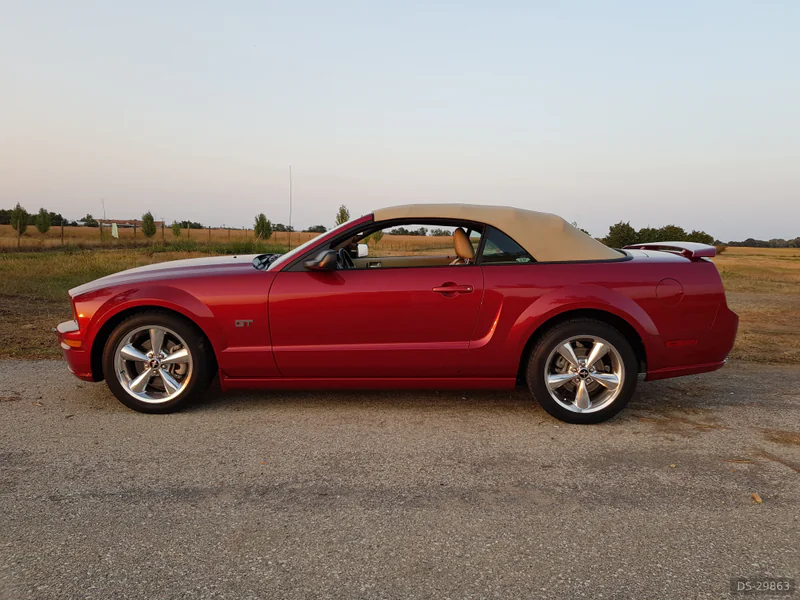 2007 Ford Mustang GT Cabrio in Komárno 8