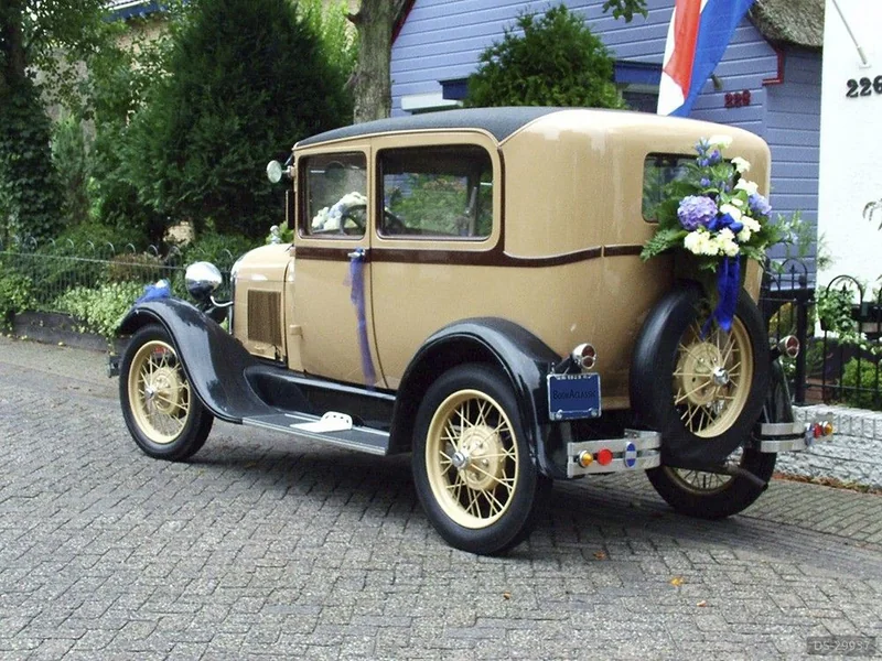1929 Ford A-ford Tudor in Oosterstreek 3