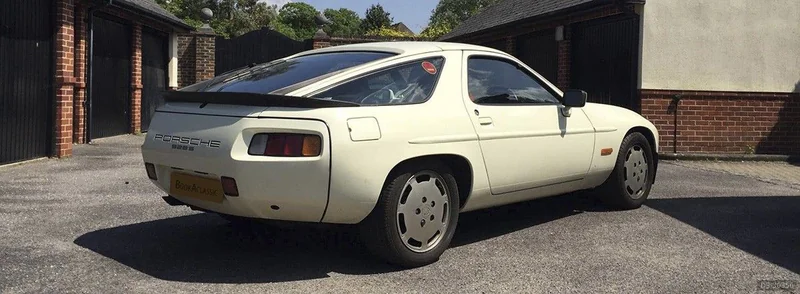 1986 Porsche 928 in Shepperton