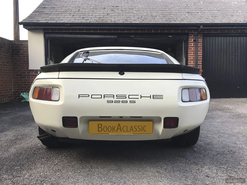 1986 Porsche 928 in Shepperton 3