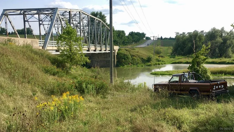 1977 Jeep J10 Golden Eagle in Ottawa 3