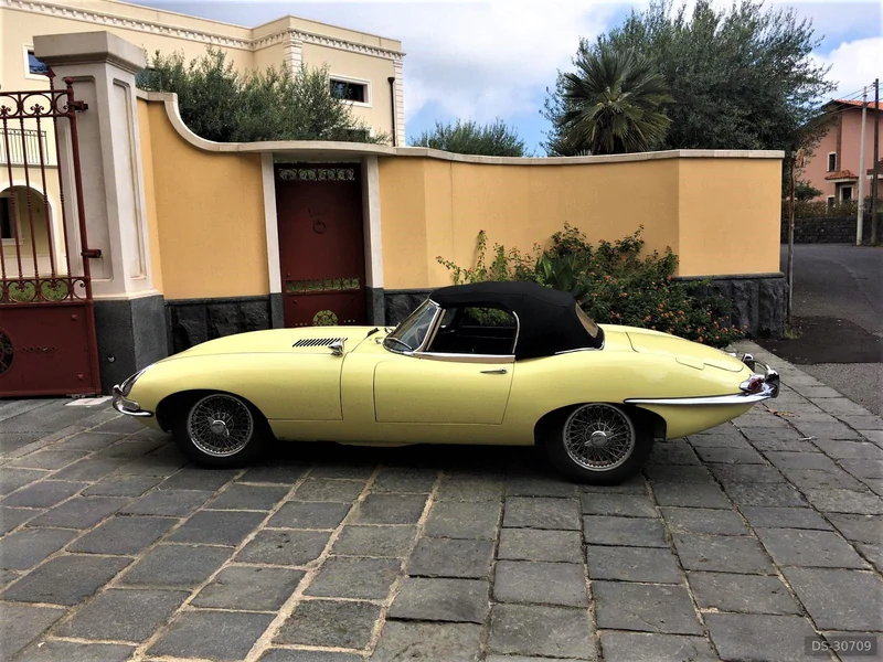 1968 Jaguar E-Type in Catania 4