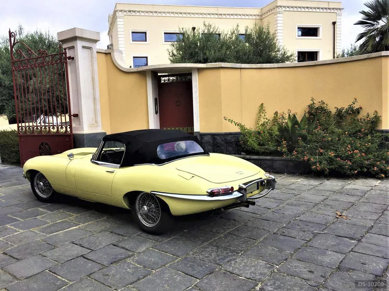 1968 Jaguar E-Type in Catania 3