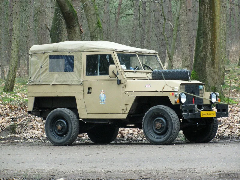 1972 Land Rover 88 Lightweight IIA in Eindhoven 2
