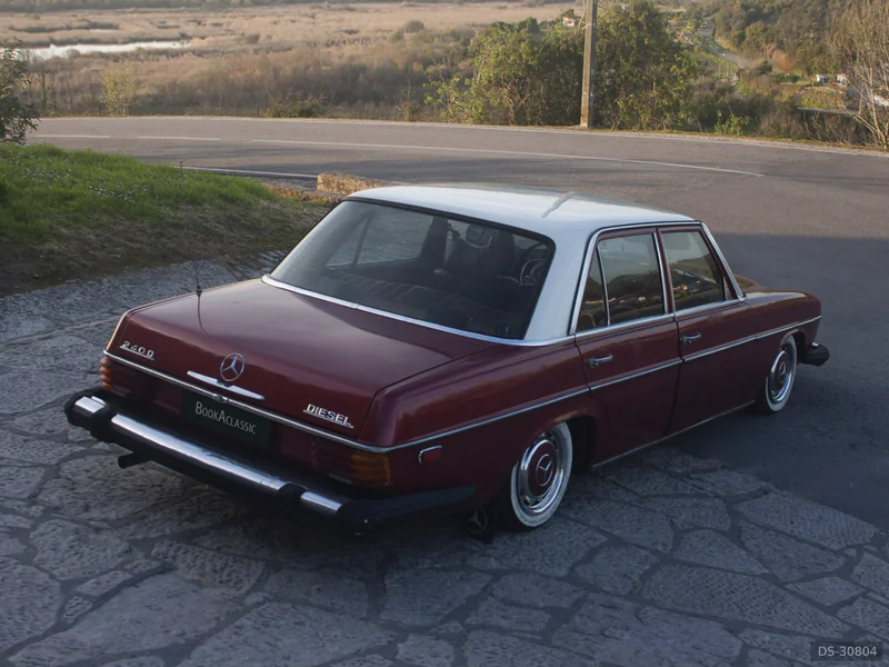 1974 Mercedes-Benz W115 240d in Coimbra 2