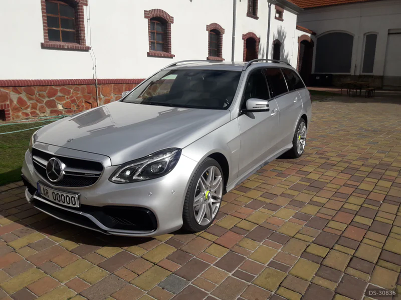 2013 Mercedes-Benz E 350 Bluetec 4matic in Praha 9 3