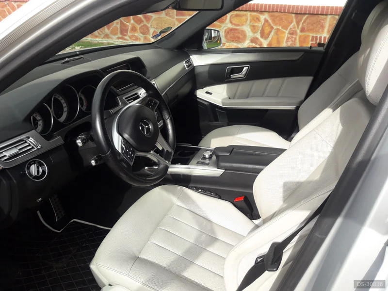 2013 Mercedes-Benz E 350 Bluetec 4matic in Praha 9 4